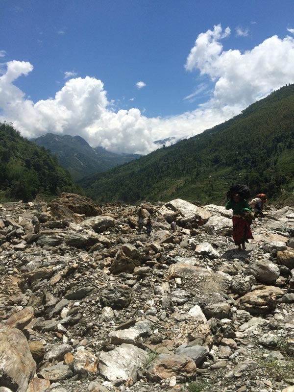 地元の人達は日々登り続ける